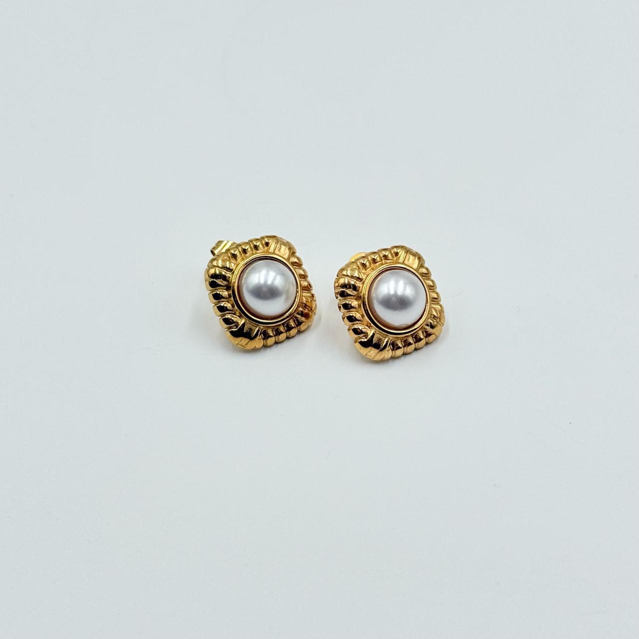 Golden Bloom Pearl Earrings