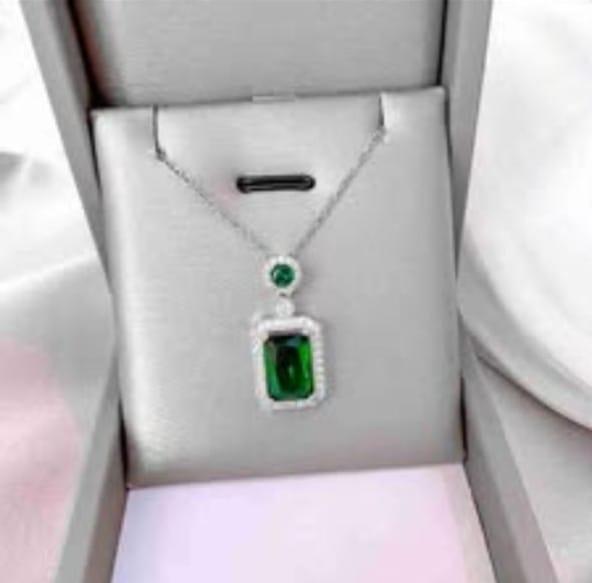 Emerald Beauty Pendant
