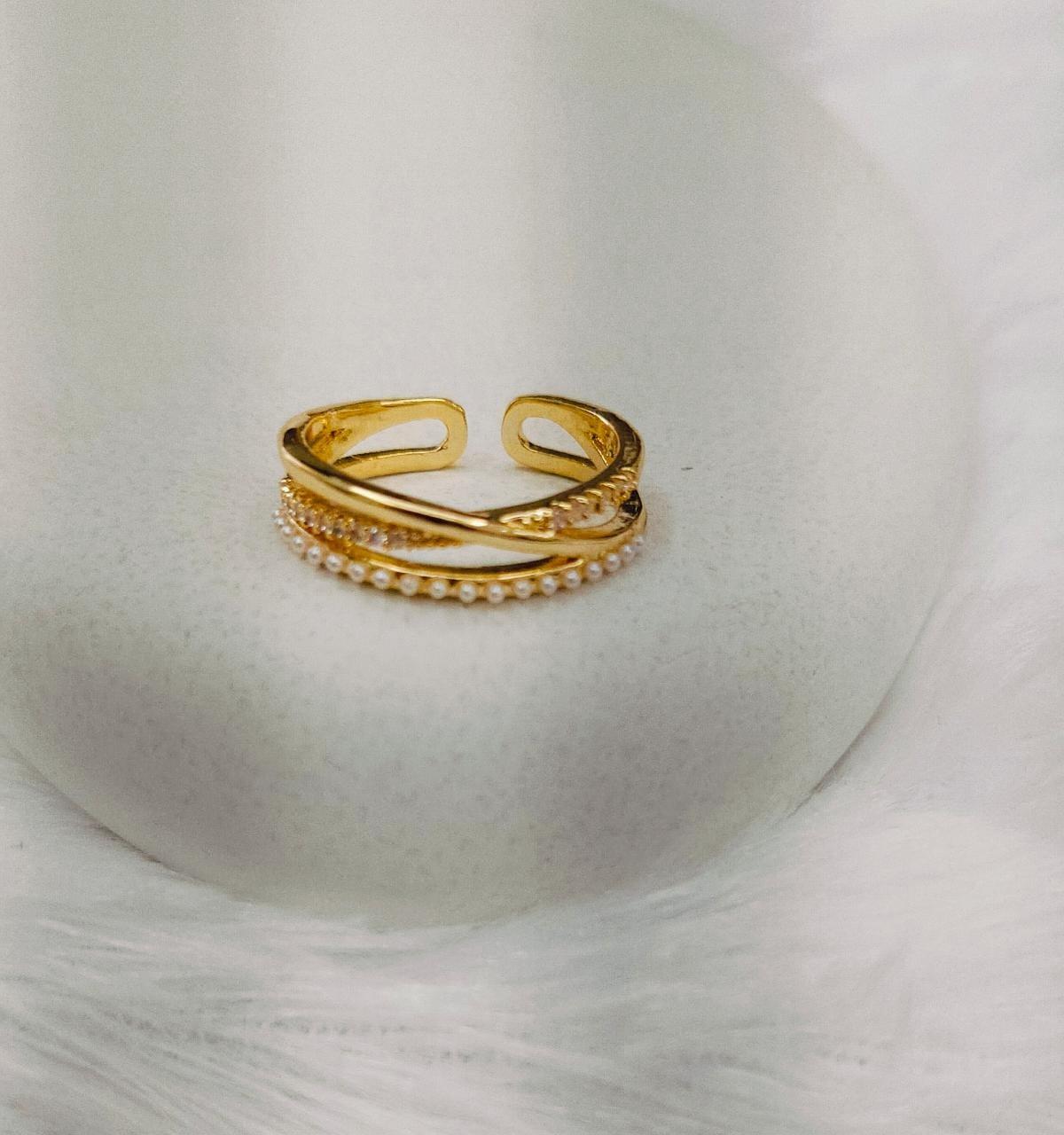 Dainty Pearl Ring