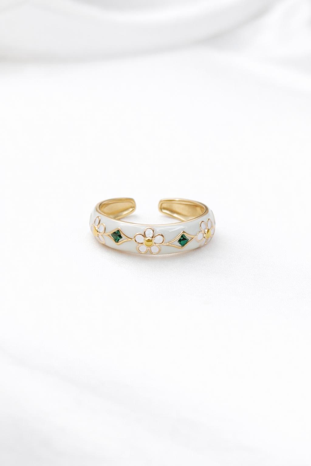 Daisyra Ring