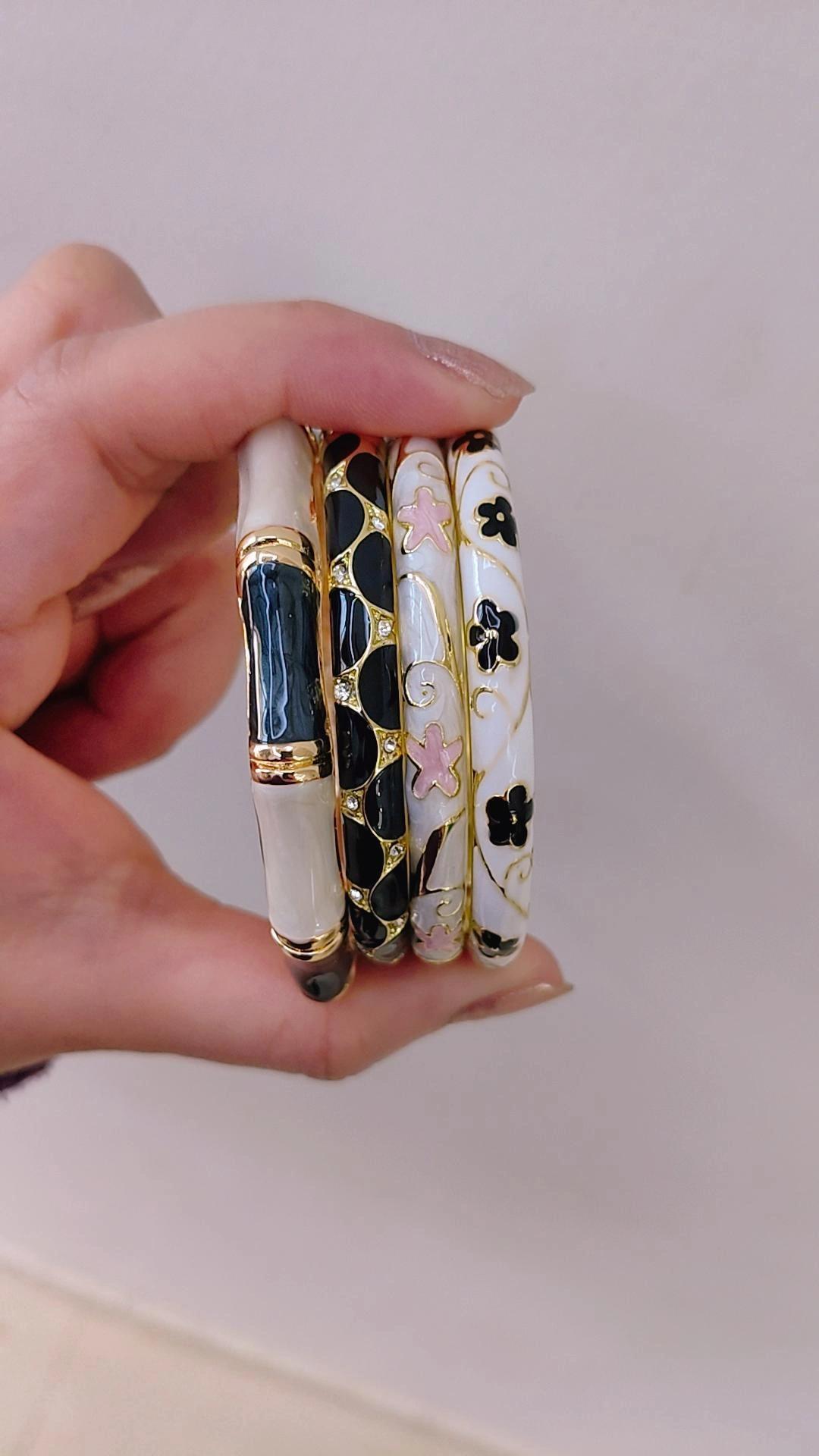 Ivory Black Palette(Set of 4 bangles)